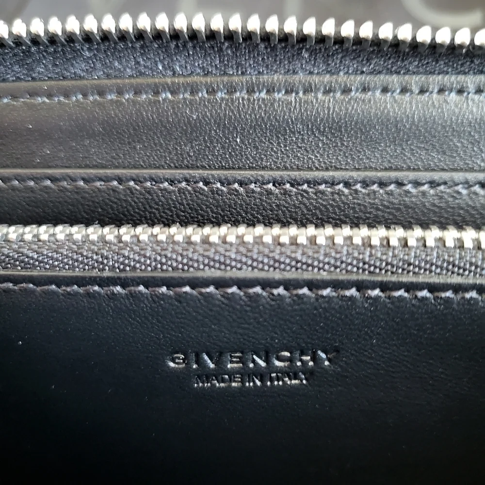 Givenchy Iconic 